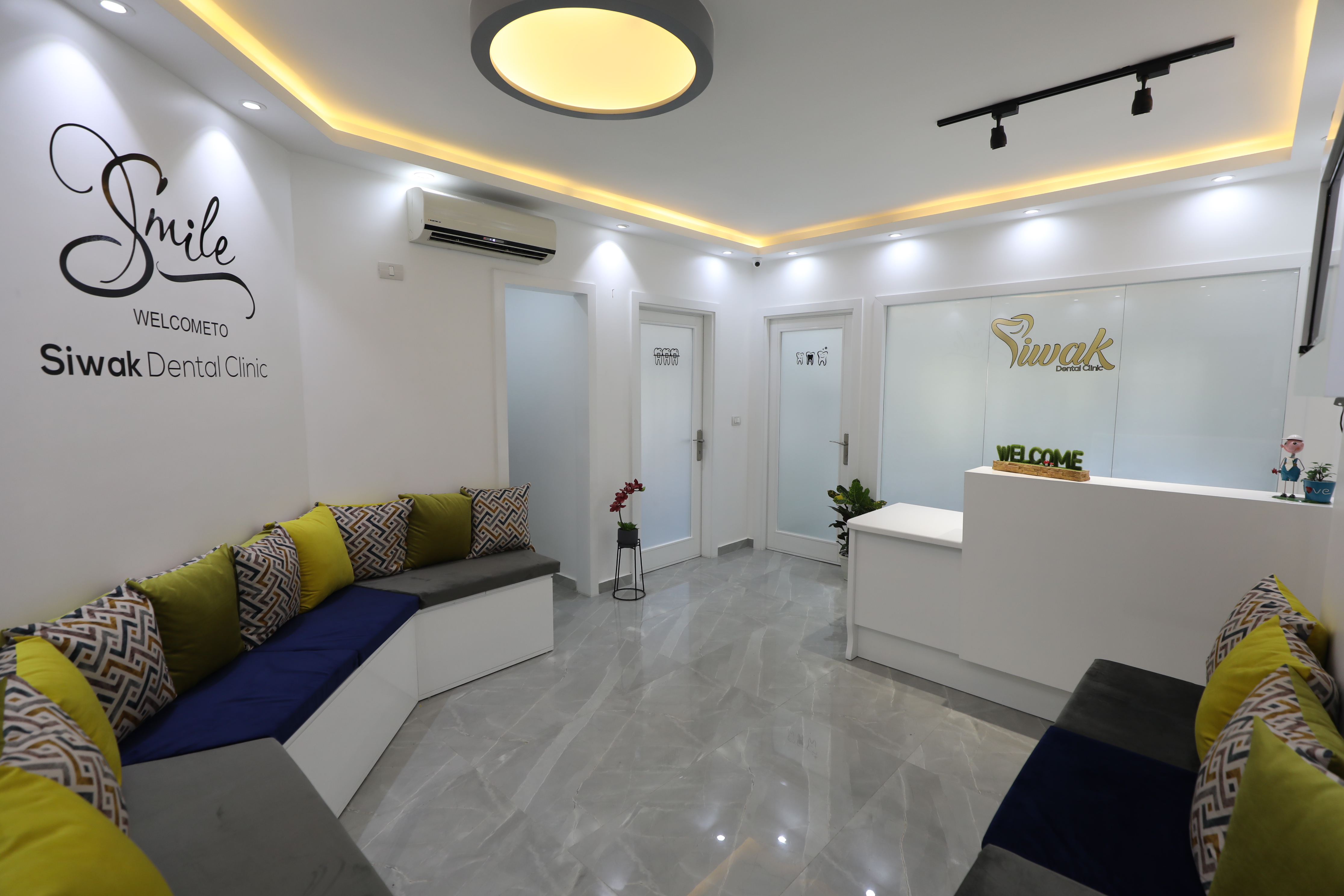 صورة عيادة سواك لطب الأسنان من الداخل - منطقة الاستقبال